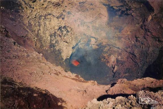 O impressionante lago de lava na cratera do vulcão Villarrica, região de Pucón, no sul do Chile. Foto de 1992
